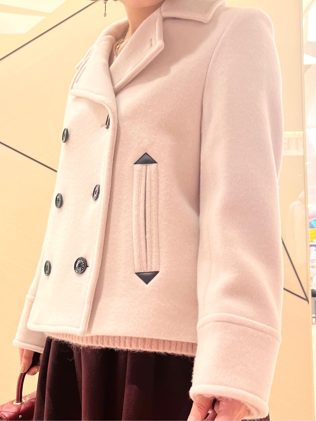 yahataさんの「DRESSTERIOR｜アルパカブレンドVネックニット」を使ったコーディネート
