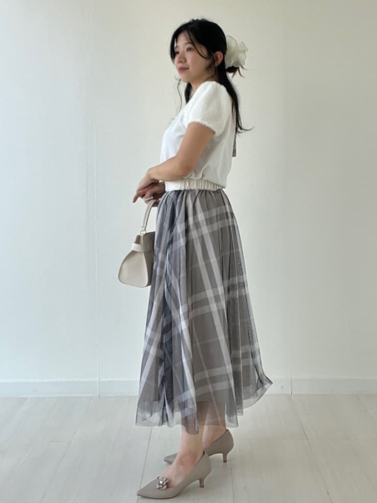 Mori Moriさんの「index｜《6色展開》フェザーパフスリーブVネックニット【洗濯機洗い可】」を使ったコーディネート