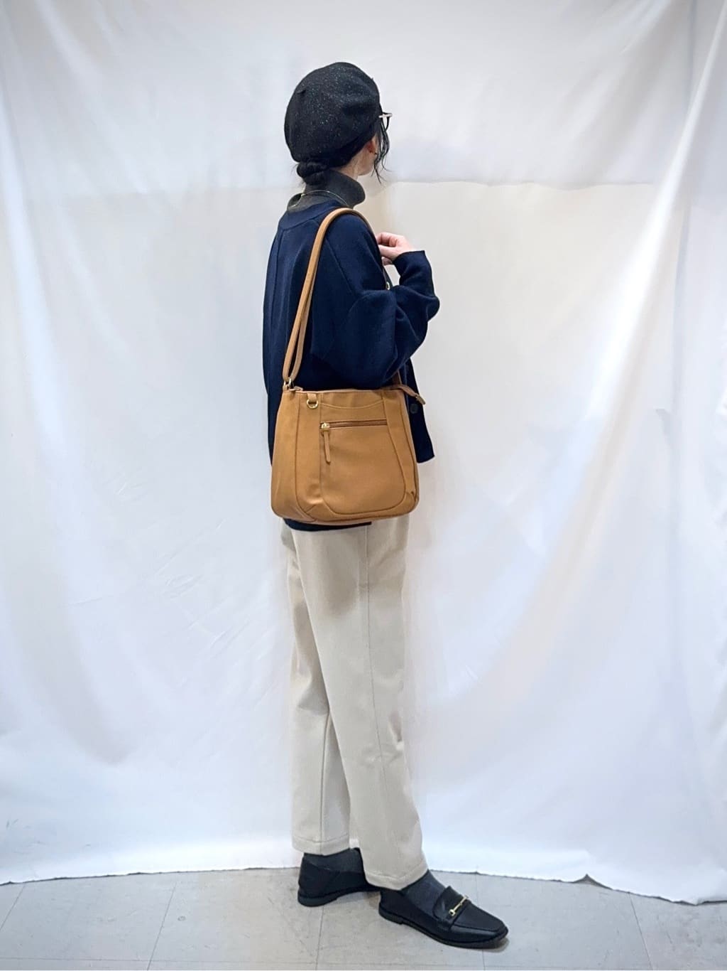 𝐇𝐢𝐫𝐨𝐦𝐢さんの「SHOO･LA･RUE｜【洗える/毛玉レス】表面がきれいなVネックカーディガン」を使ったコーディネート