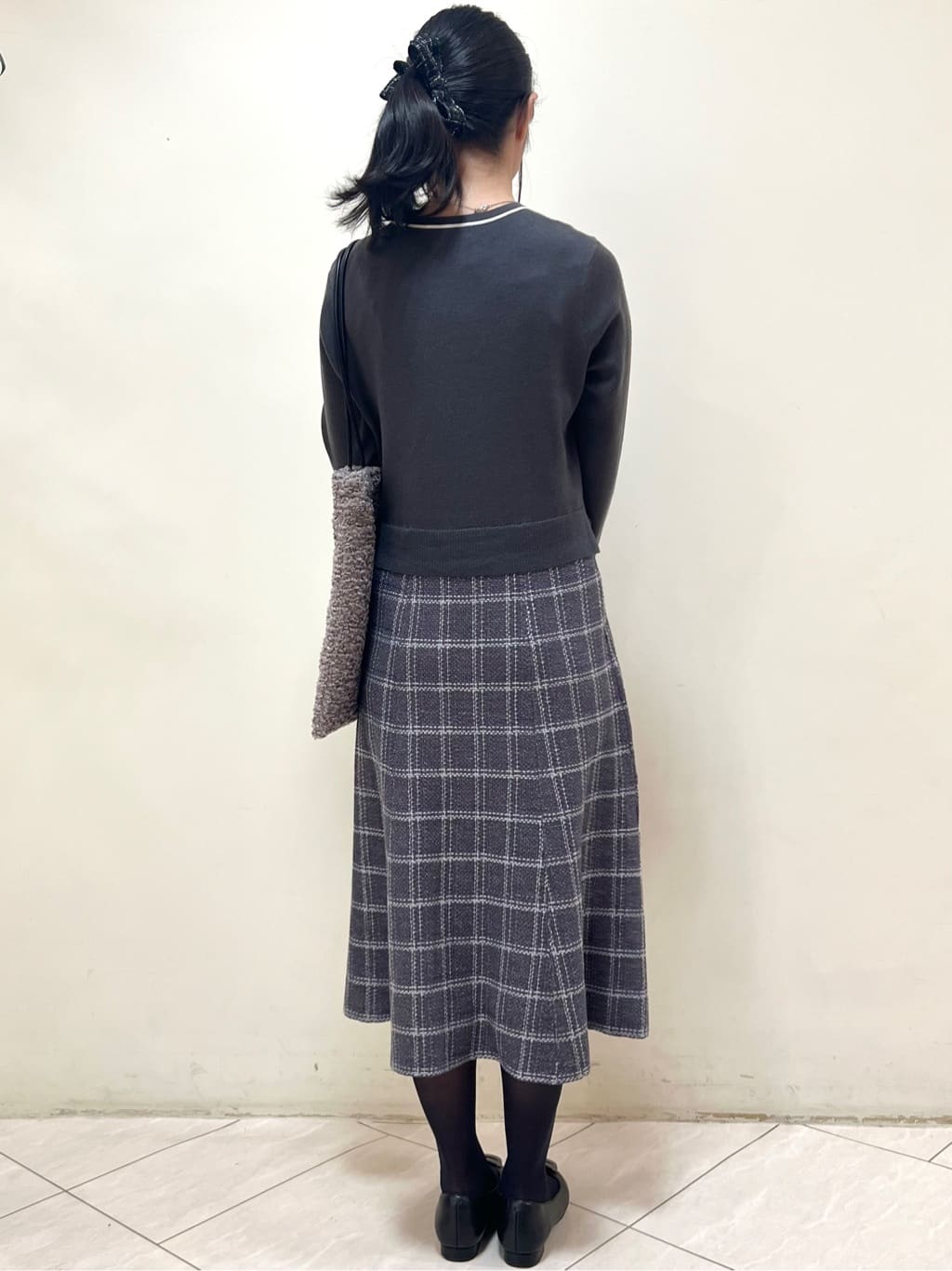 yanaさんの「Reflect｜【コートインでもすっきり◎】チェック柄ニットドッキングワンピース」を使ったコーディネート