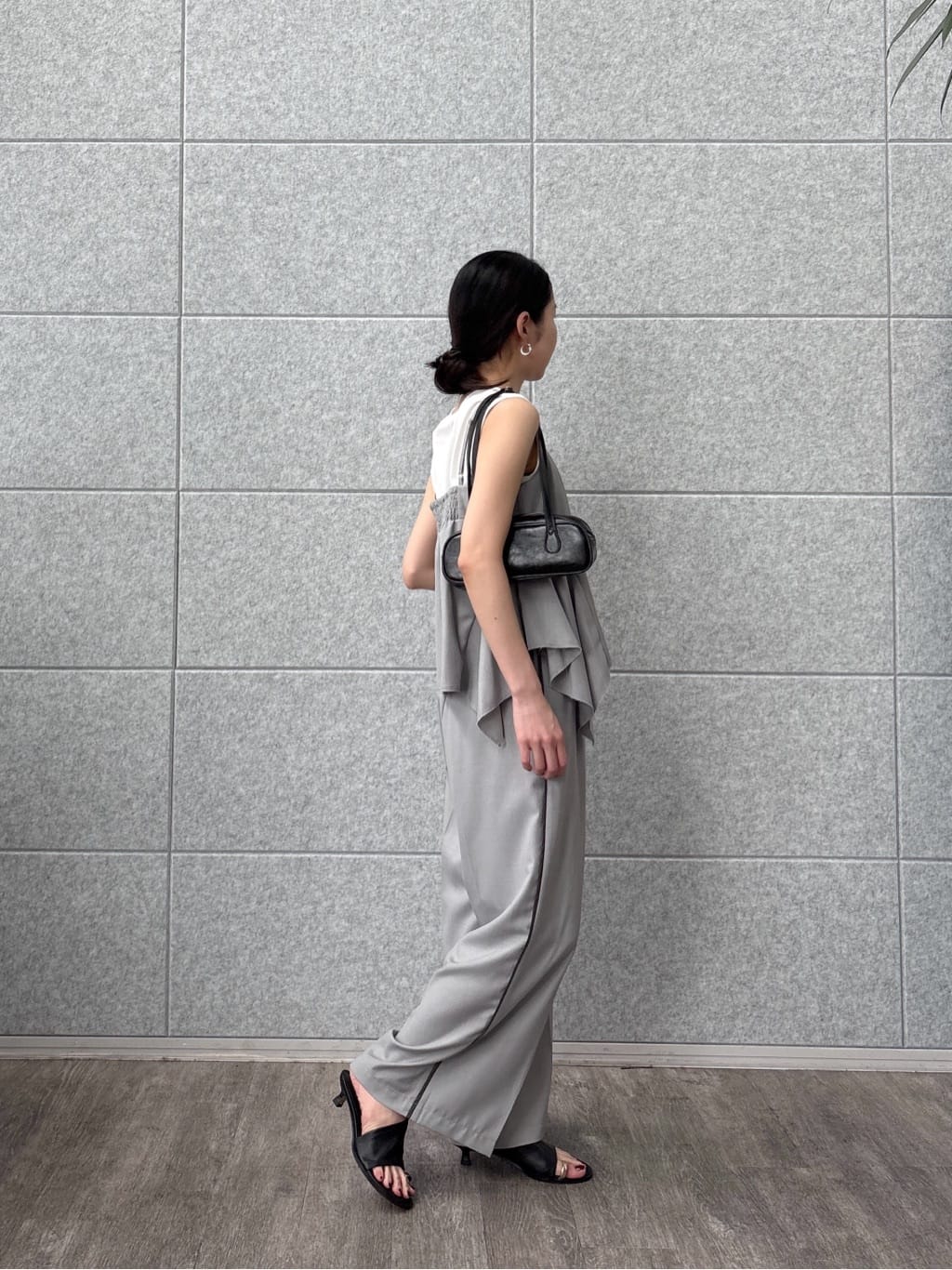 ひなさんの「INDIVI｜【セットアップ可能】サキソニーサイドラインパンツ」を使ったコーディネート