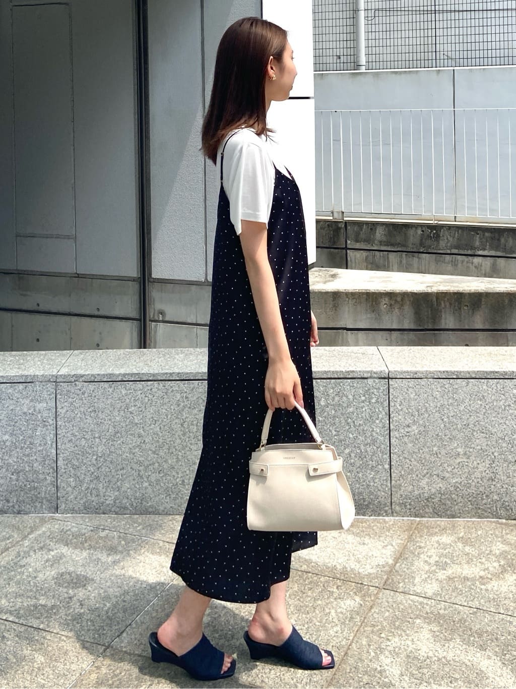 めぐさんの「OPAQUE.CLIP｜メタリック刺繍ロゴTシャツ【接触冷感／洗濯機洗い可】」を使ったコーディネート