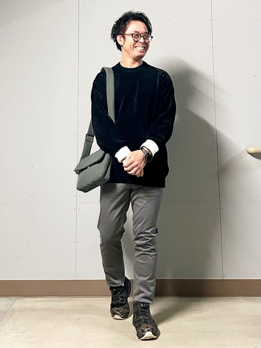 KENJI Iさんの「THE SHOP TK｜【触れるたびに心地良い】ライトモールニット　洗濯機OK/ユニセックスでおすすめ！」を使ったコーディネート