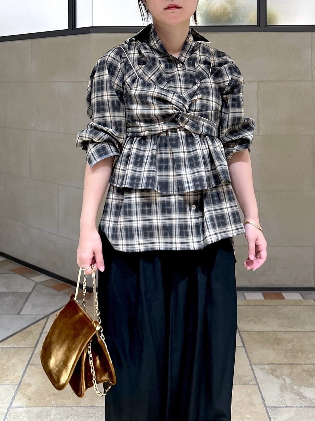よねさんの「INDIVI｜オンブレチェックビスチェ」を使ったコーディネート