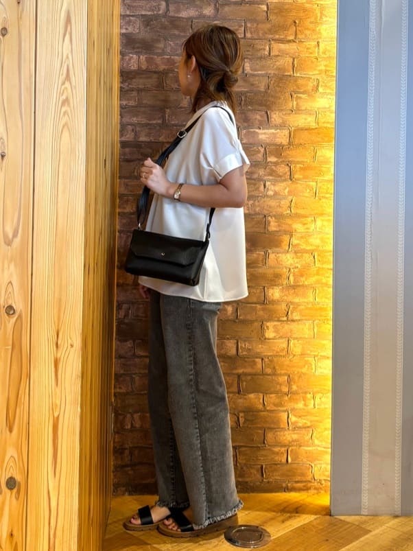 mieさんの「SHOO･LA･RUE｜【S-LL/セットアップ可/ひんやり】きちんと見えで上品 お袖タック スキッパーブラウス」を使ったコーディネート