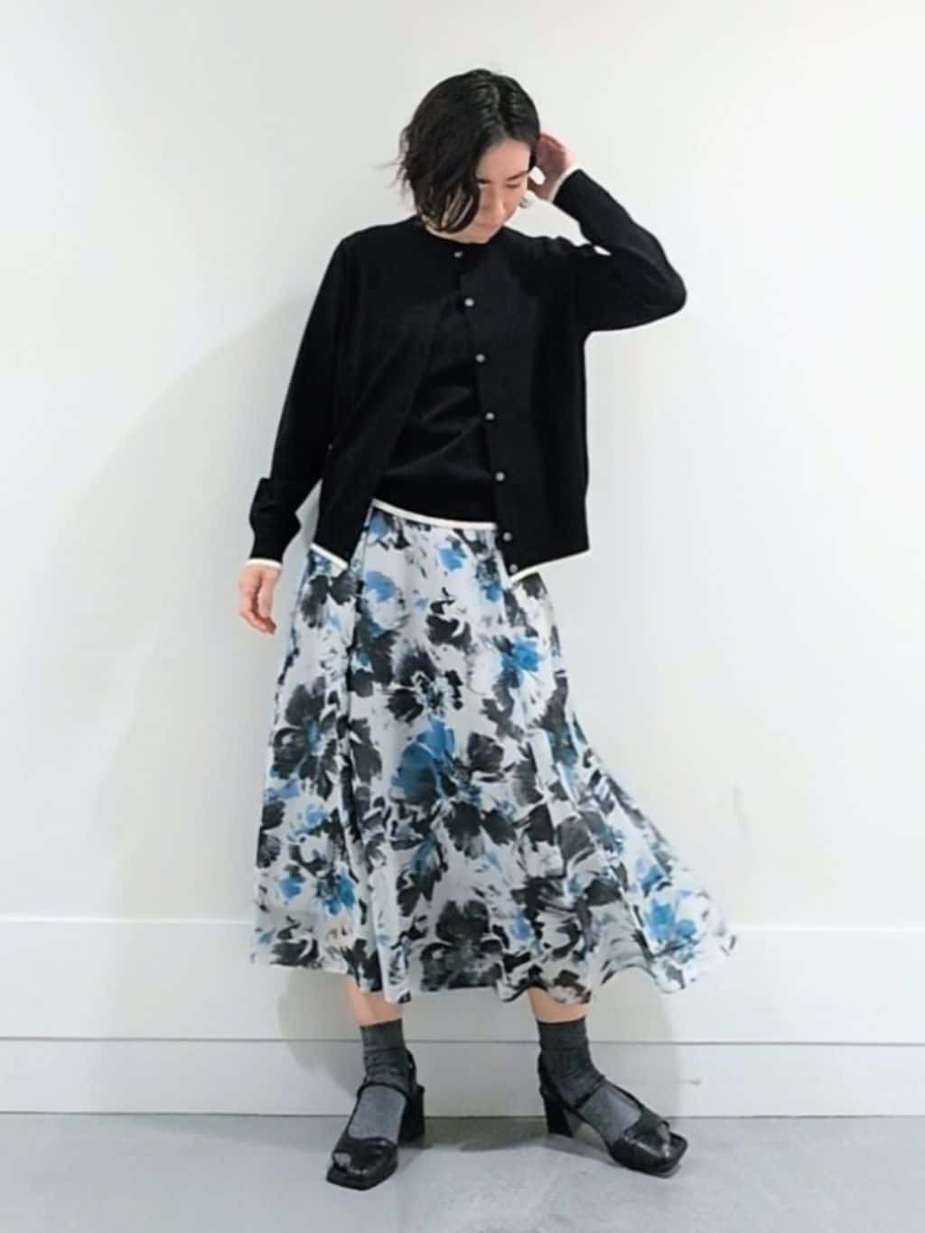 ミズタさんの「UNTITLED｜【アンサンブル可/薄手】ベーシッククルーネックカーディガン」を使ったコーディネート
