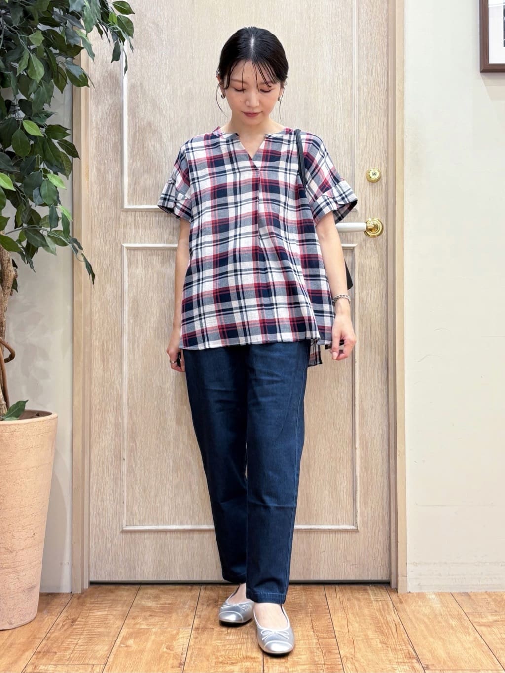 なみさんの「SHOO･LA･RUE｜【S-LL】きれいに体型カバー さらシャリコットン スキッパーシャツ」を使ったコーディネート