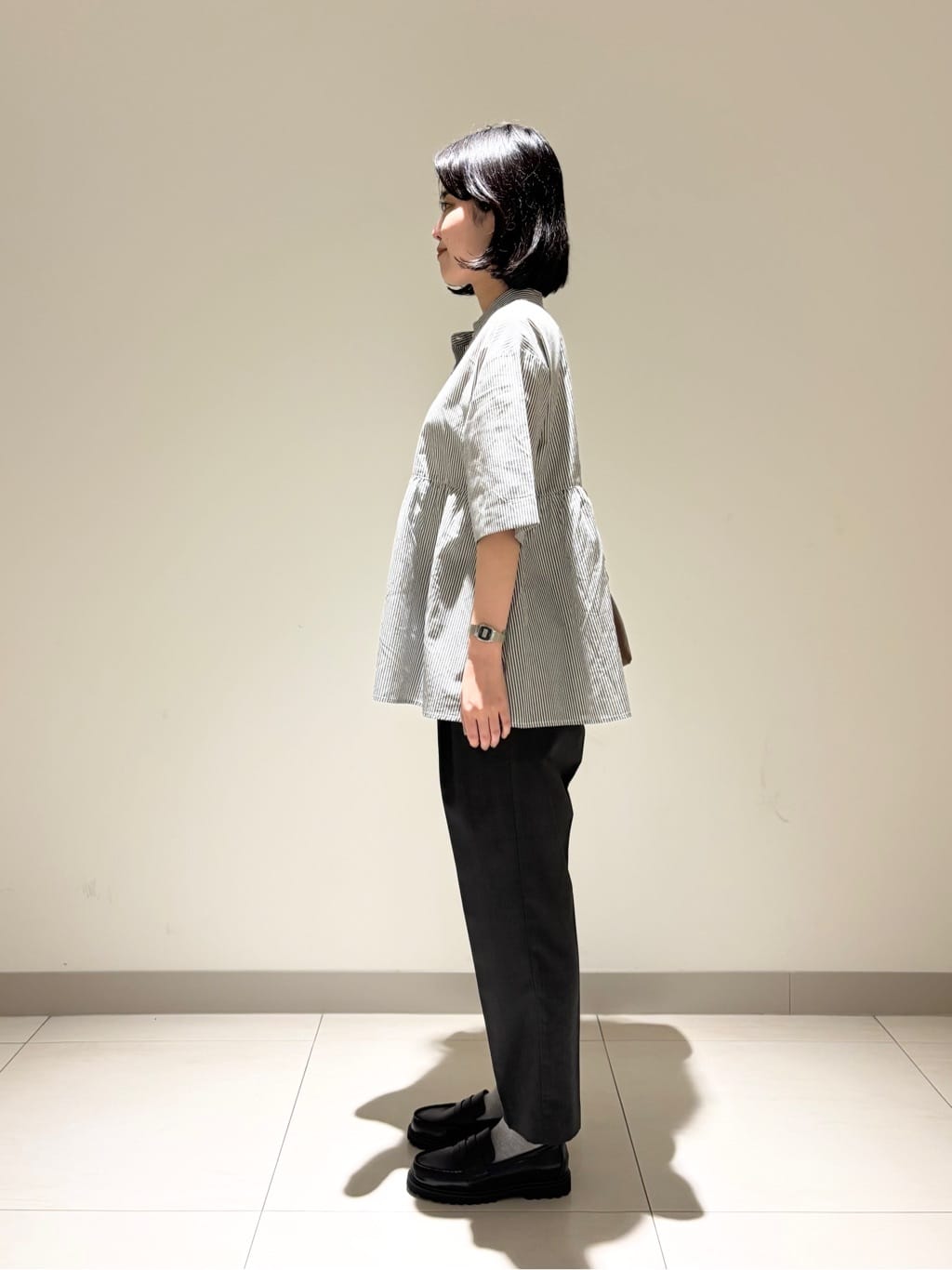 mayuさんの「Dessin｜【洗える／体型カバー】バンドカラーペプラムブラウス」を使ったコーディネート