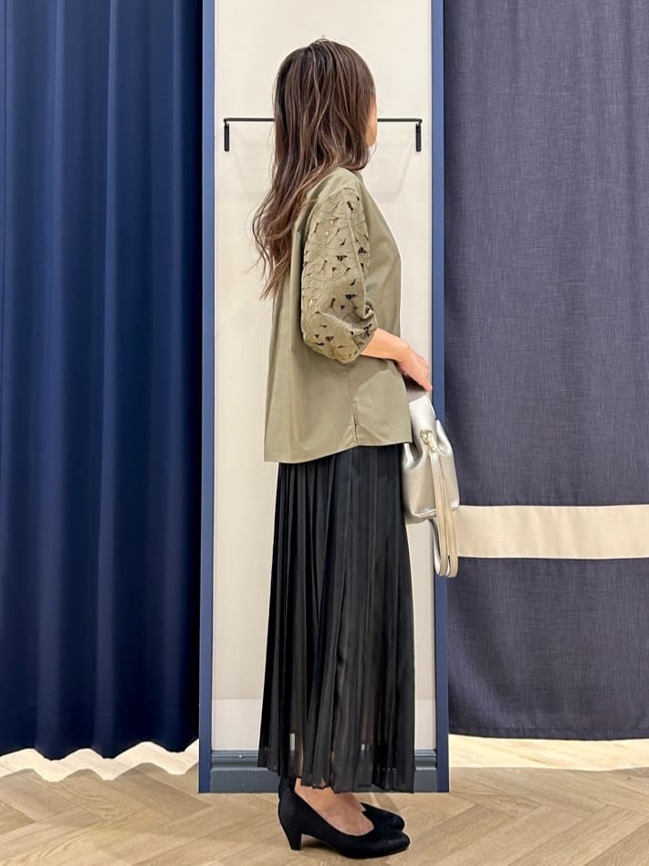 Orikaさんの「grove｜【洗える】ひらりとゆれる　上品プリーツスカート」を使ったコーディネート
