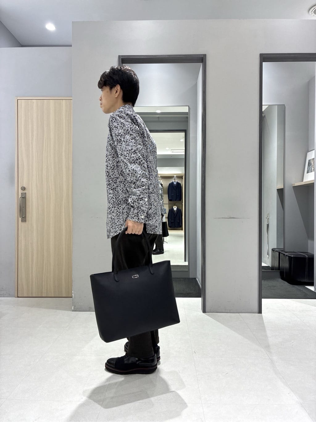 わいずみさんの「TAKEO KIKUCHI｜ストライプ小花 長袖シャツ」を使ったコーディネート