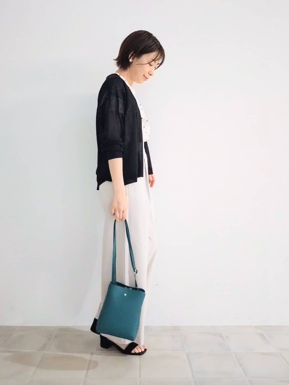 miomioさんの「SHOO･LA･RUE｜【無地/ドット柄】お袖フリルが華やぐ きれいめブラウス」を使ったコーディネート