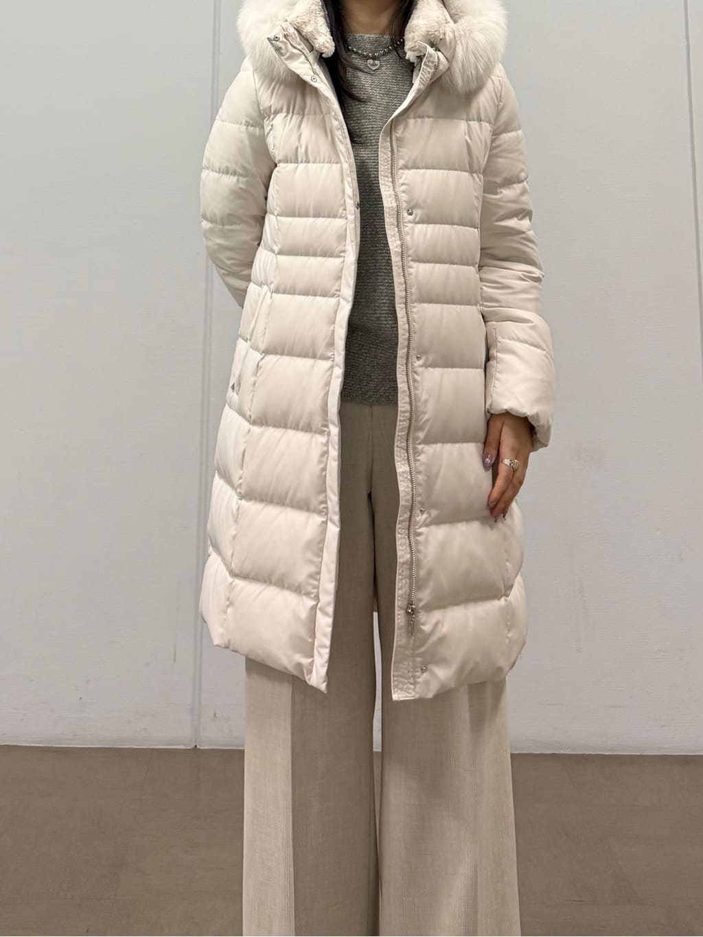 mizukiさんの「INDIVI｜【名品／撥水／抗菌防臭】ロング丈リサイクルダウンコート」を使ったコーディネート