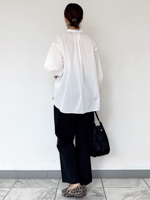 nekoさんの「Reflect｜【程よいゆとり感／体型カバー】ピンタックデザインシャンブレーブラウス」を使ったコーディネート