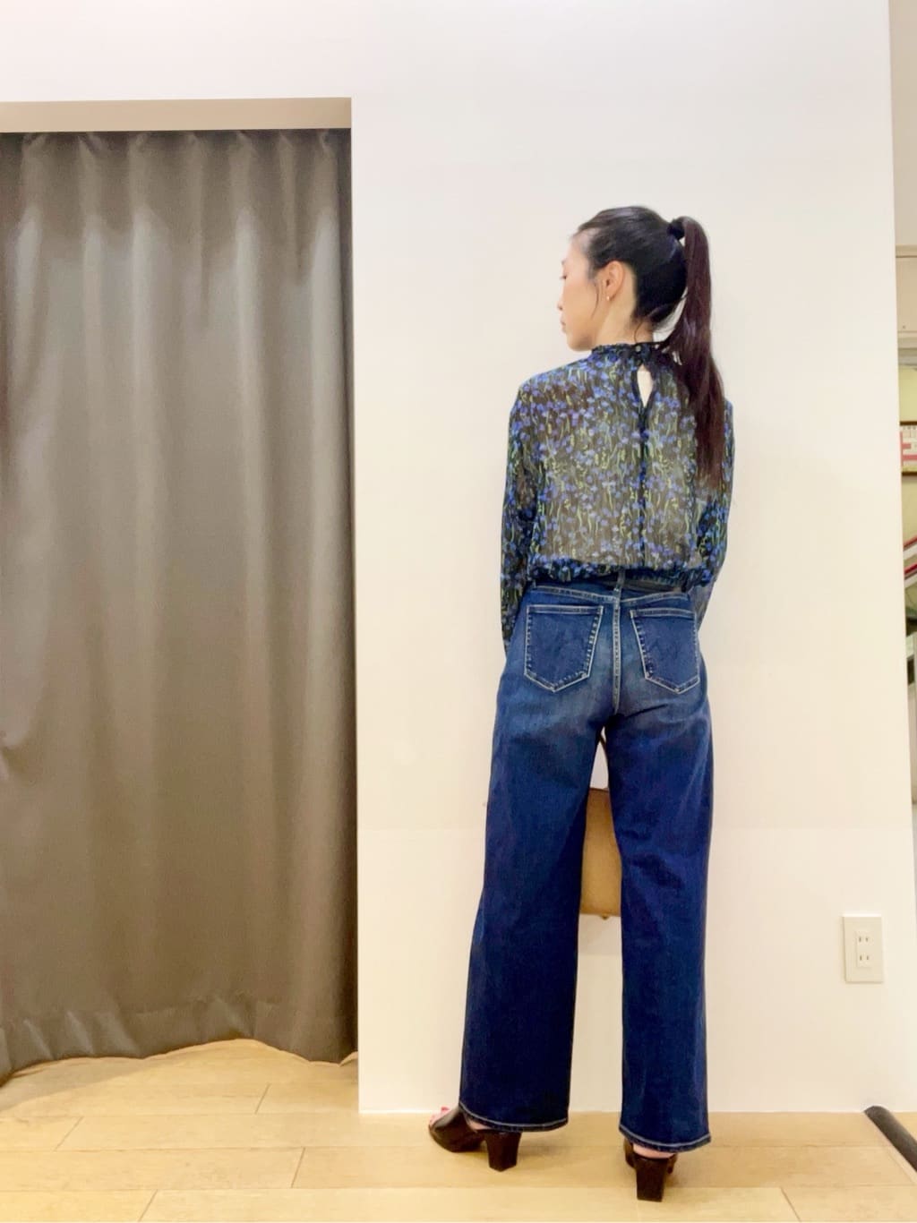 yukoさんの「INDIVI｜【秋映え柄/セットアップ可能】フラワーシフォンブラウス」を使ったコーディネート