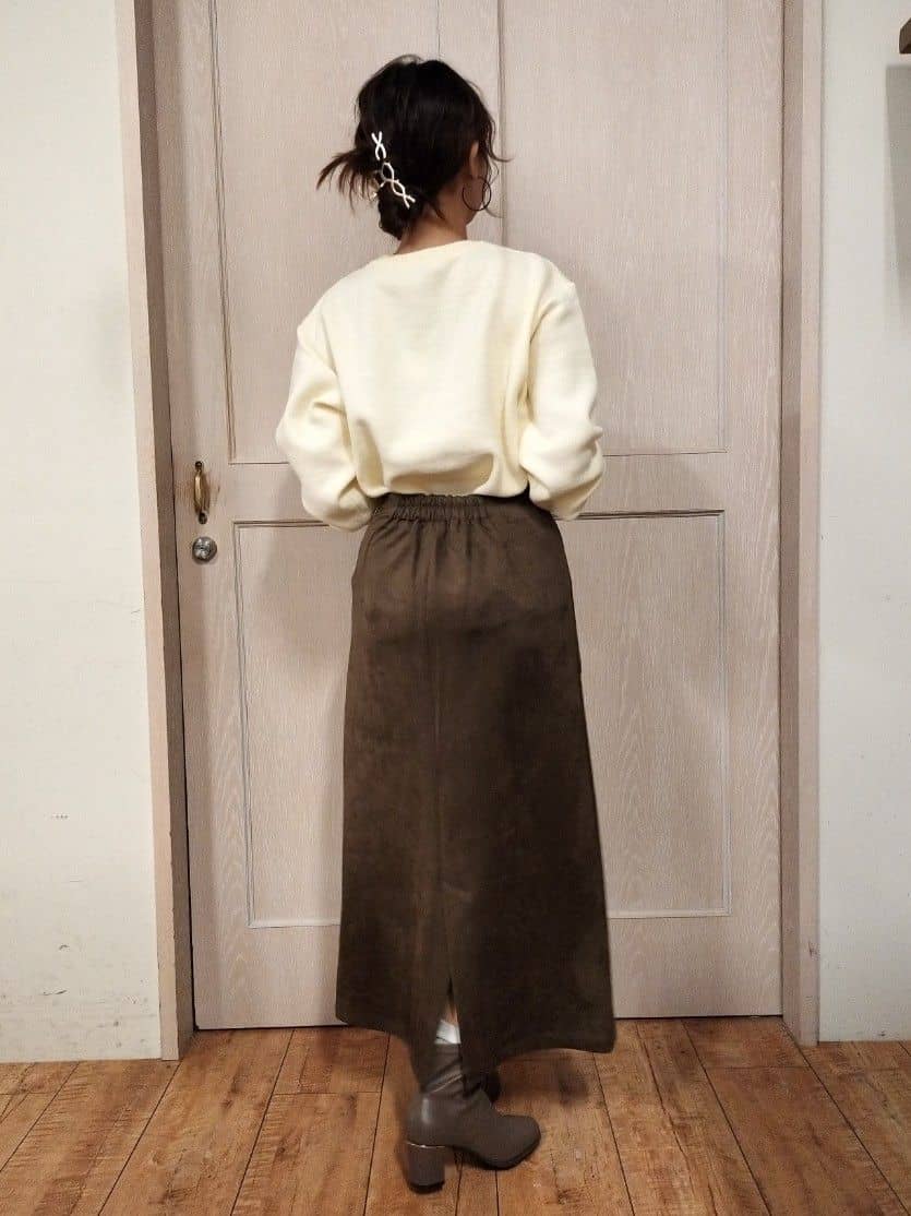 masamiさんの「SHOO･LA･RUE｜【洗濯機可/ちくちくしにくい】大人のための スウェットライク刺繍ロゴニット」を使ったコーディネート