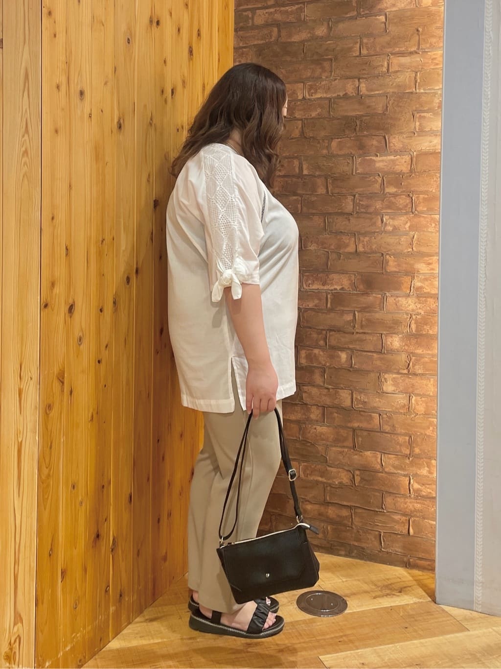 Risaさんの「SHOO･LA･RUE｜【S-LL】お袖デザインが華やか はしごレースチュニック」を使ったコーディネート