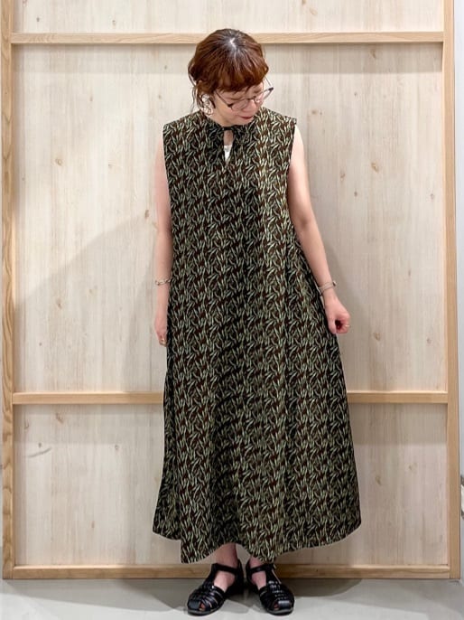nakoさんの「THE SHOP TK｜ショルダータックワンピース【洗える】」を使ったコーディネート