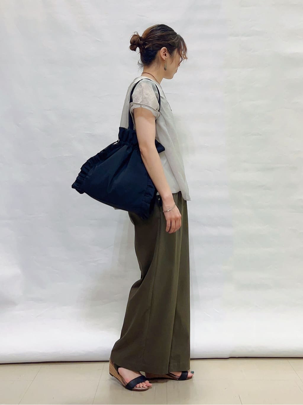 まっつんさんの「SHOO･LA･RUE｜【洗える/S-LL】上品なシアー感 レイヤード風トップス」を使ったコーディネート