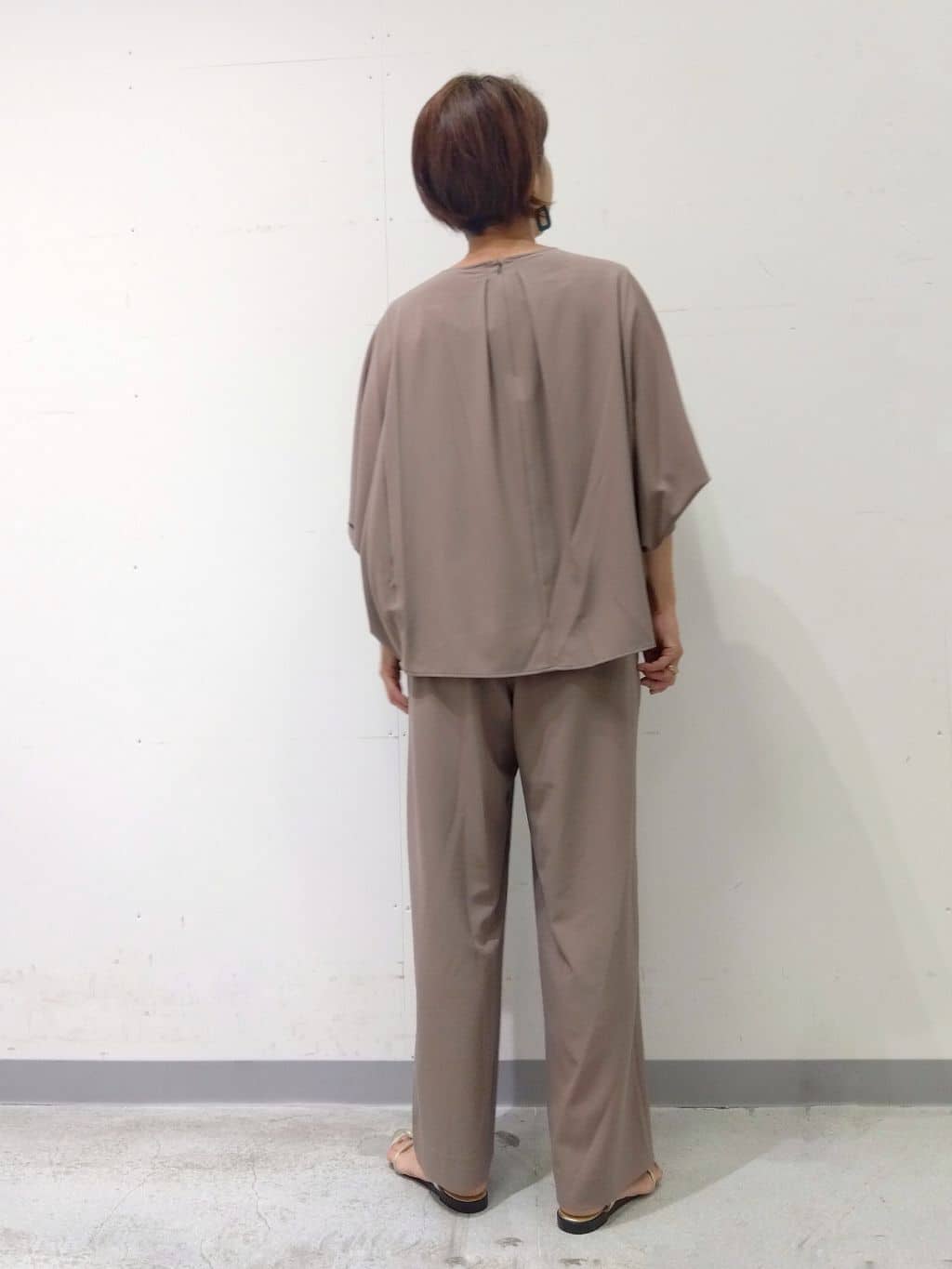 Kさんの「INDIVI｜【体型カバー/SETUP可能】ジョーゼット　ドルマンブラウス」を使ったコーディネート