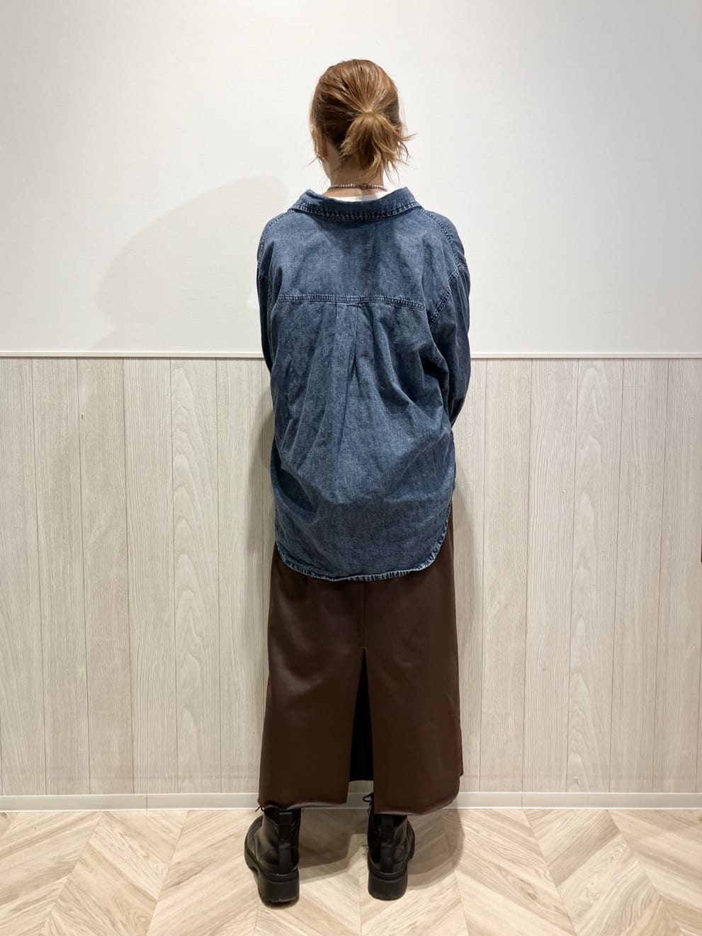 shokoさんの「SHOO･LA･RUE｜【洗濯機可】やわらかレザー調ナロースカート」を使ったコーディネート
