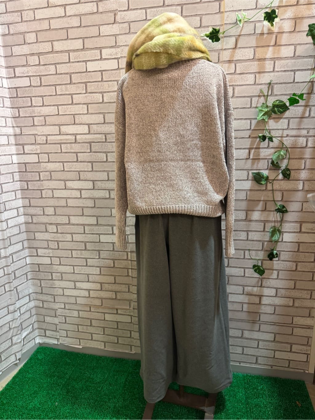 シバクキさんの「SHOO･LA･RUE｜【着丈選べる/きっと虜になる】あったかもちもち ワイドパンツ」を使ったコーディネート