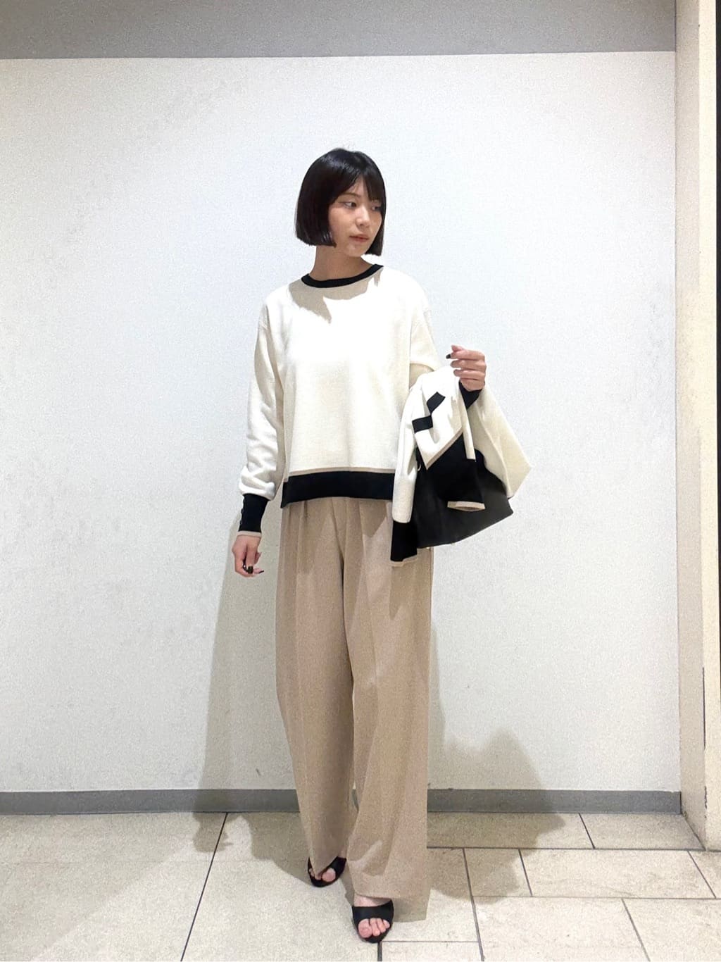 Itoさんの「UNTITLED｜【洗える/はっ水/後ろウエストゴム】ストレッチ2タックワイドパンツ」を使ったコーディネート