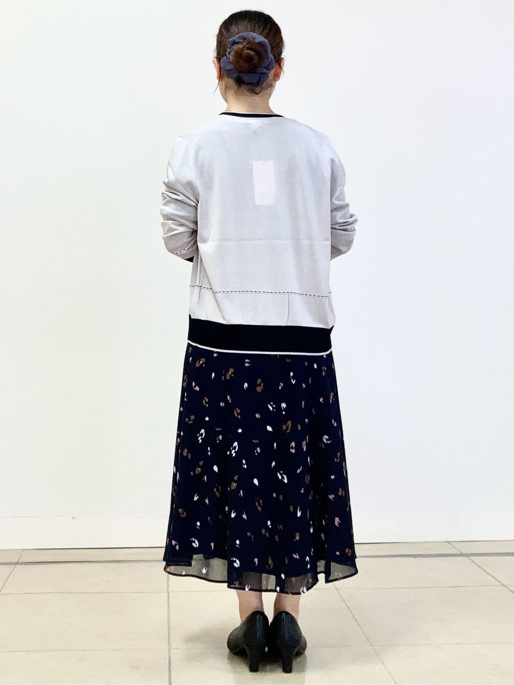 tomominさんの「Reflect｜【WEB先行カラーあり／手洗い可／アンサンブル可】バイカラーカーディガン」を使ったコーディネート