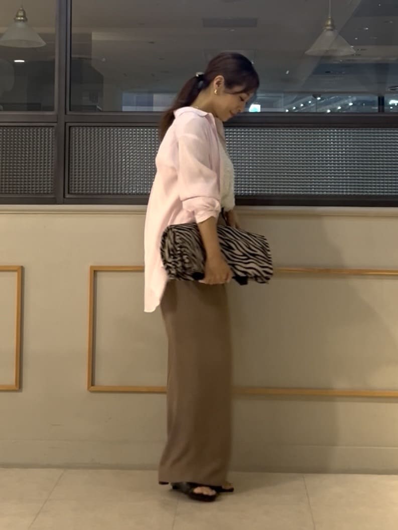 𝑹𝑶𝑴𝑰さんの「INDIVI｜【体型カバー／清涼感】シアーオーバーシャツ」を使ったコーディネート