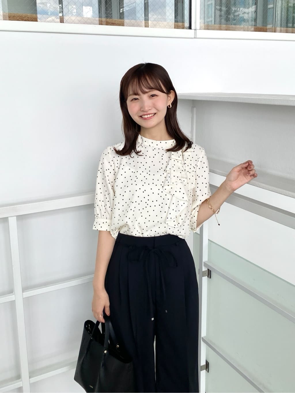 みさかさんの「index｜ロールカラーアシメフリルリボンブラウス【洗濯機洗い可／イージーアイロン】」を使ったコーディネート