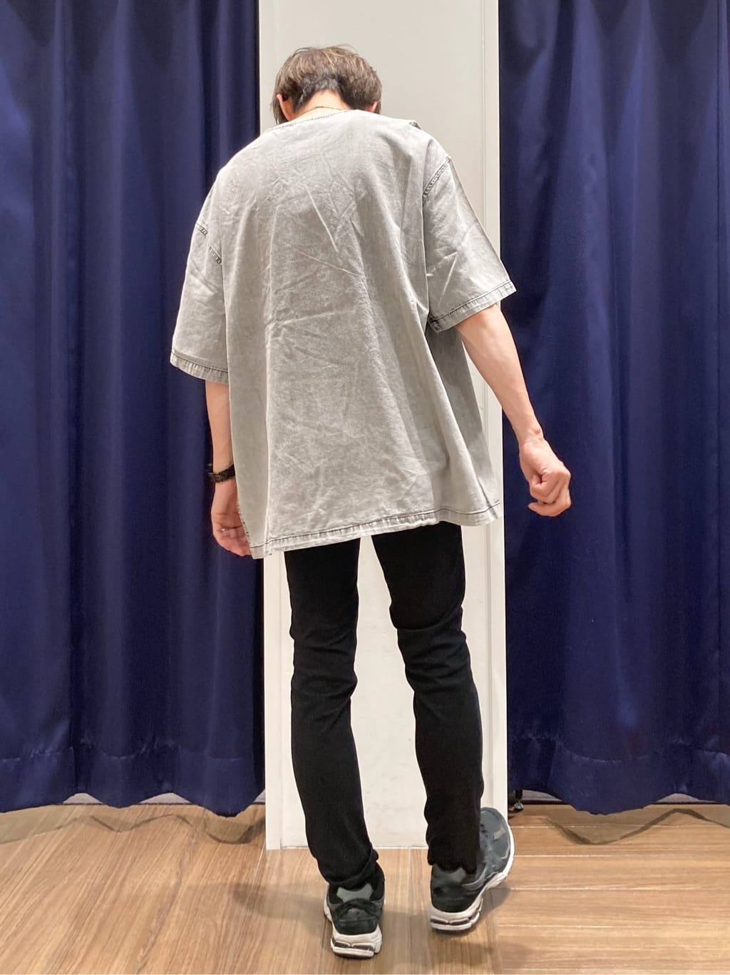 つーじーさんの「THE SHOP TK｜ライトデニム半袖Tシャツ【洗濯機OK】」を使ったコーディネート