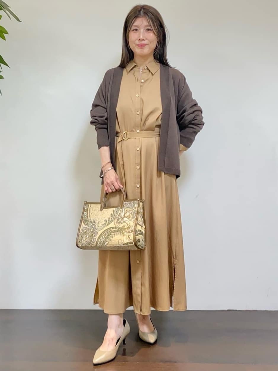 tomoさんの「UNTITLED｜【前開きボタン/ベルト付/羽織シャツ/】2WAYトレンチ風ワンピース」を使ったコーディネート