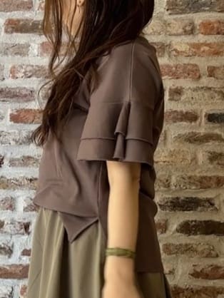 tokiさんの「THE SHOP TK｜【汗染み防止】袖フリルTシャツ【UVカット/洗濯機OK】」を使ったコーディネート