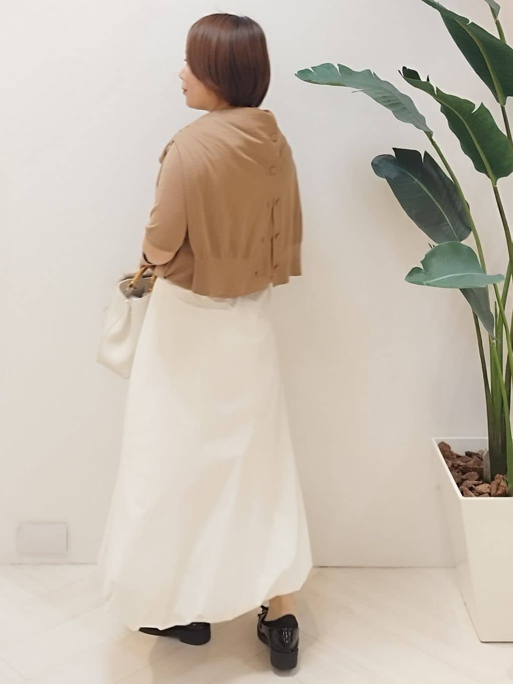 s u g iさんの「UNTITLED｜【ストレッチ素材/撥水加工】バルーンスカート」を使ったコーディネート