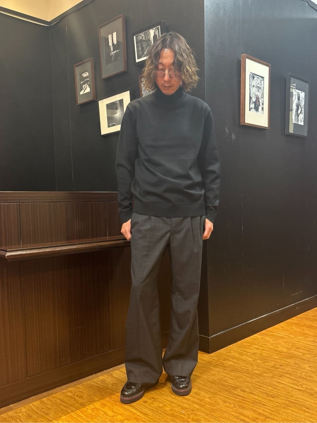 おーのさんの「TAKEO KIKUCHI｜アンチピリング タートルネック ニット」を使ったコーディネート