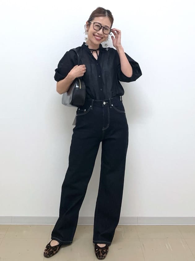 Akiさんの「OPAQUE.CLIP｜シアーフリルネックブラウス【洗濯機洗い可】」を使ったコーディネート