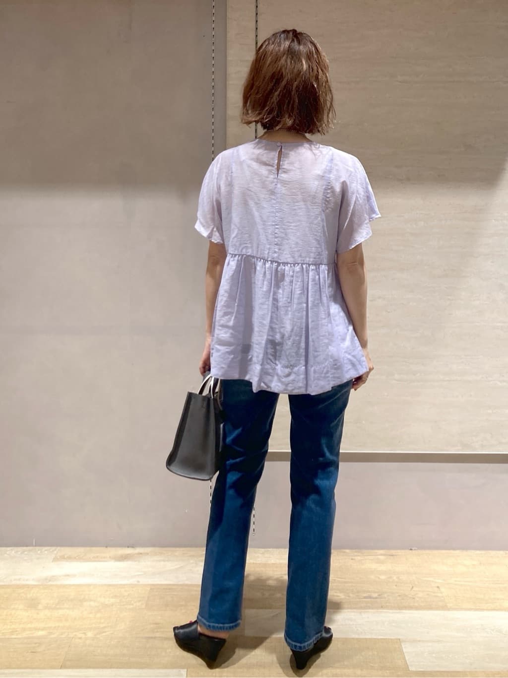 たけねぇさんの「OPAQUE.CLIP｜麻混シアーペプラムブラウス【洗濯機洗い可】」を使ったコーディネート