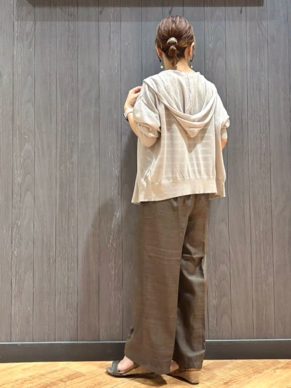 meiさんの「SHOO･LA･RUE｜冷房対策にも 上品なシアー感のニットパーカ」を使ったコーディネート