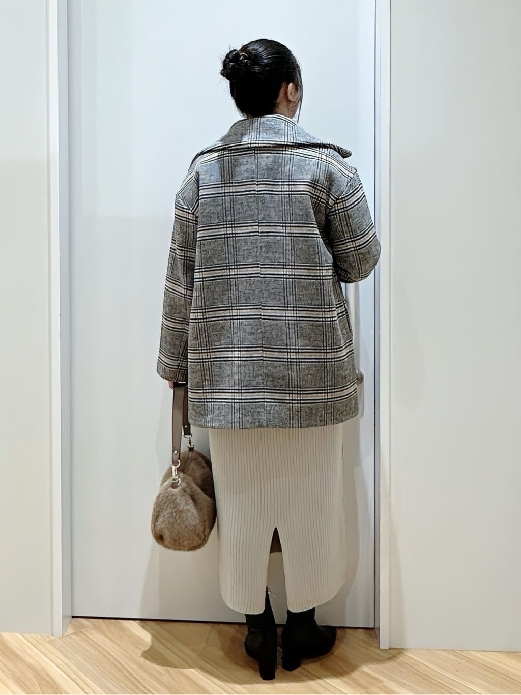 みいさんの「grove｜【2点SET/体型カバー】一枚で決まる、ペプラムベスト&times;ニットワンピース」を使ったコーディネート