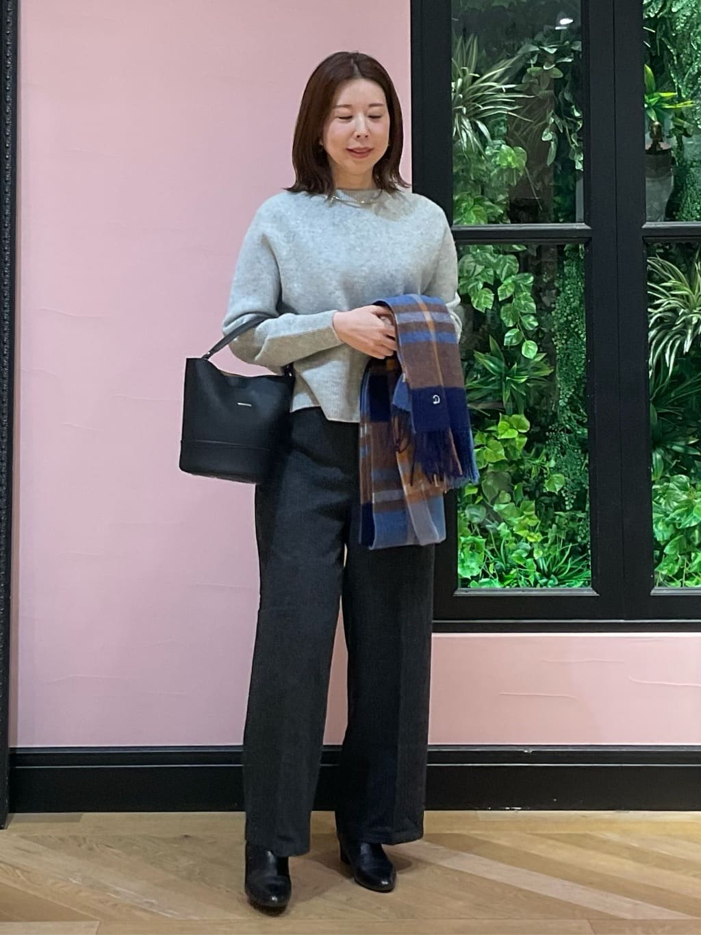 maruさんの「DRESSTERIOR｜シュリンクレザーバケットBAG」を使ったコーディネート