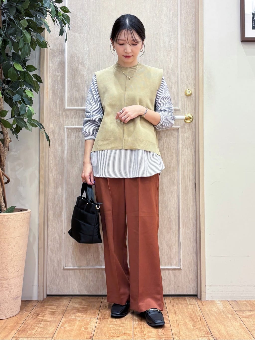 なみさんの「SHOO･LA･RUE｜【洗濯機可/S-LL/高レビュー】上品シルエットで美しい イージーワイドパンツ」を使ったコーディネート