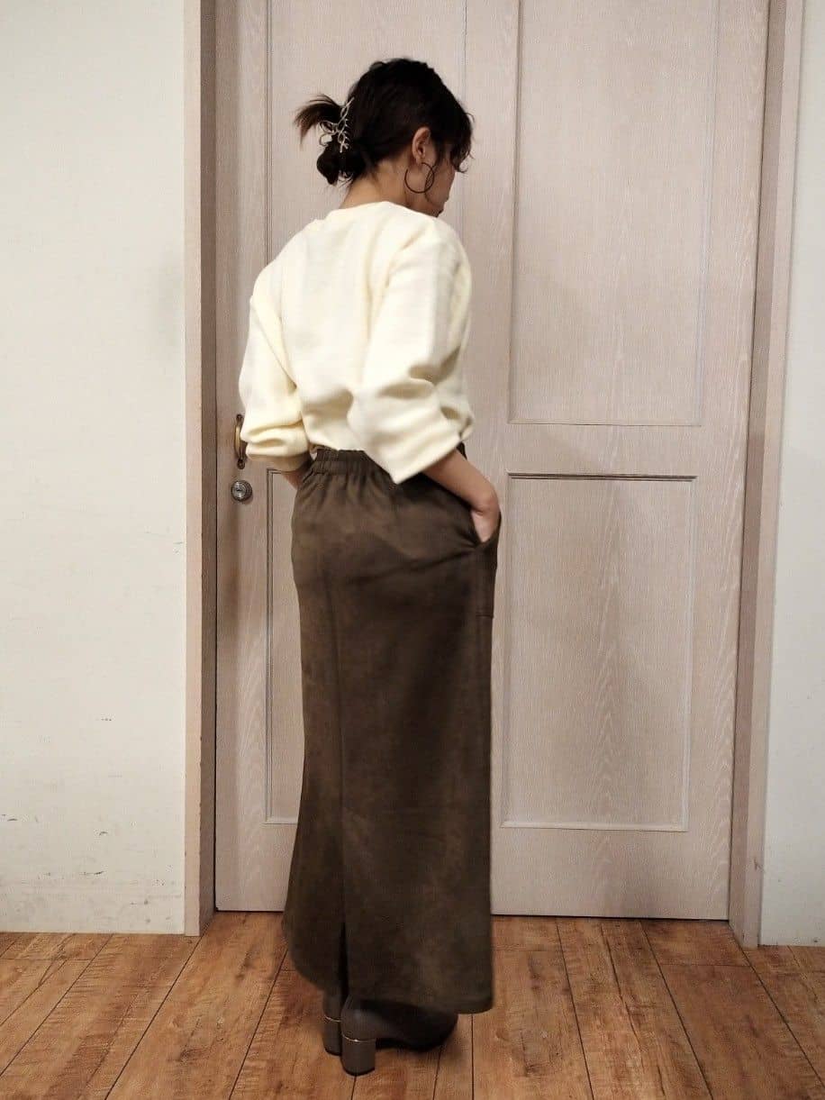 masamiさんの「SHOO･LA･RUE｜【洗濯機可/ちくちくしにくい】大人のための スウェットライク刺繍ロゴニット」を使ったコーディネート
