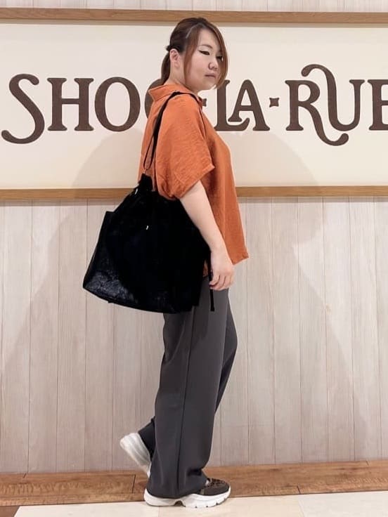 まるさんの「SHOO･LA･RUE｜【洗える/S-LL/5分袖】1枚でも羽織としても。さらさらドレープシャツ」を使ったコーディネート
