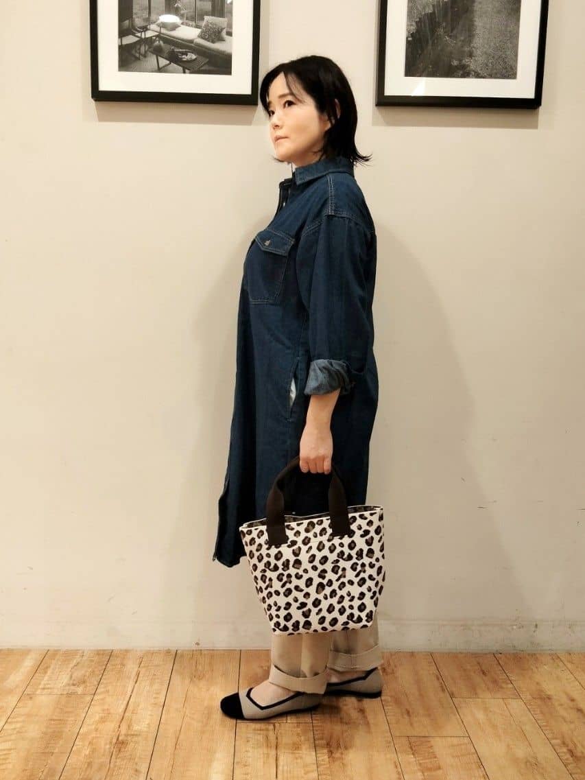 SHOOLARUEさんの「SHOO･LA･RUE｜【S-LL】ロングシーズン活躍 デニムシャツワンピース」を使ったコーディネート