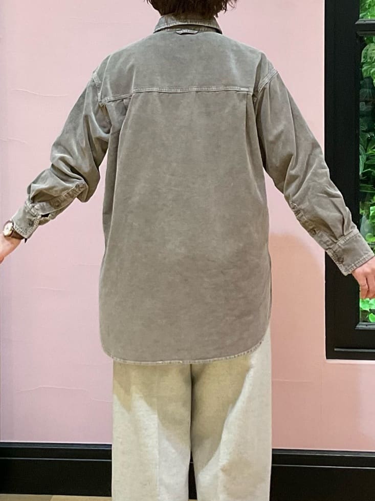 ogataさんの「DRESSTERIOR｜【洗える/ストレッチ性/オンオフ】箔プリントプリーツスカート」を使ったコーディネート