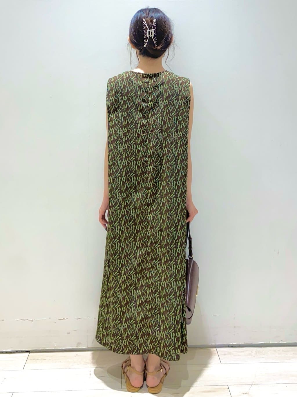 shikaさんの「THE SHOP TK｜ショルダータックワンピース【洗える】」を使ったコーディネート