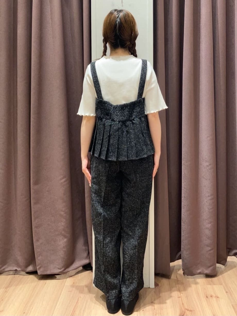みちゃさんの「grove｜【2点SET/体型カバー】夏から秋まで着まわせる！プリーツビスチェセットアップ」を使ったコーディネート