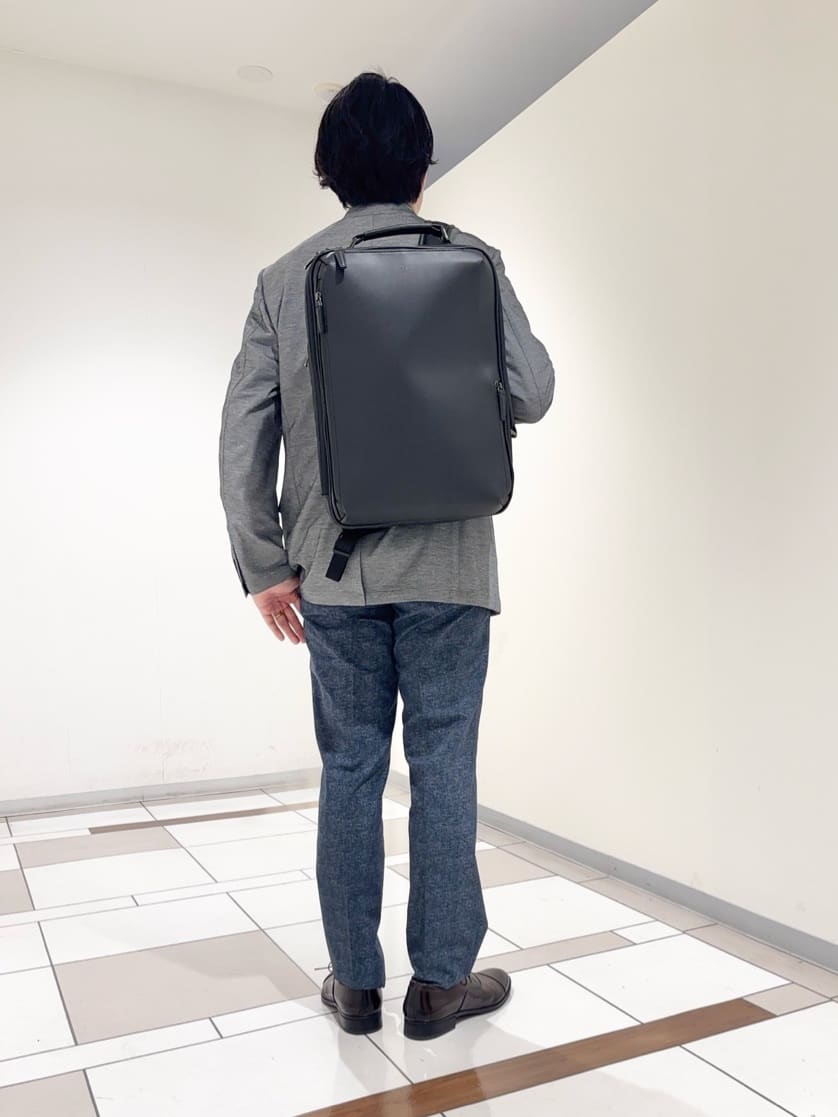 及川さんの「TAKEO KIKUCHI｜【抗菌防臭】COOL DOTS（R）ドビープリント パンツ」を使ったコーディネート