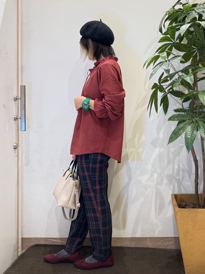 misakiさんの「SHOO･LA･RUE｜【S-LL/チェック柄アソート】脚のラインをきれいに見せる タックテーパードパンツ」を使ったコーディネート