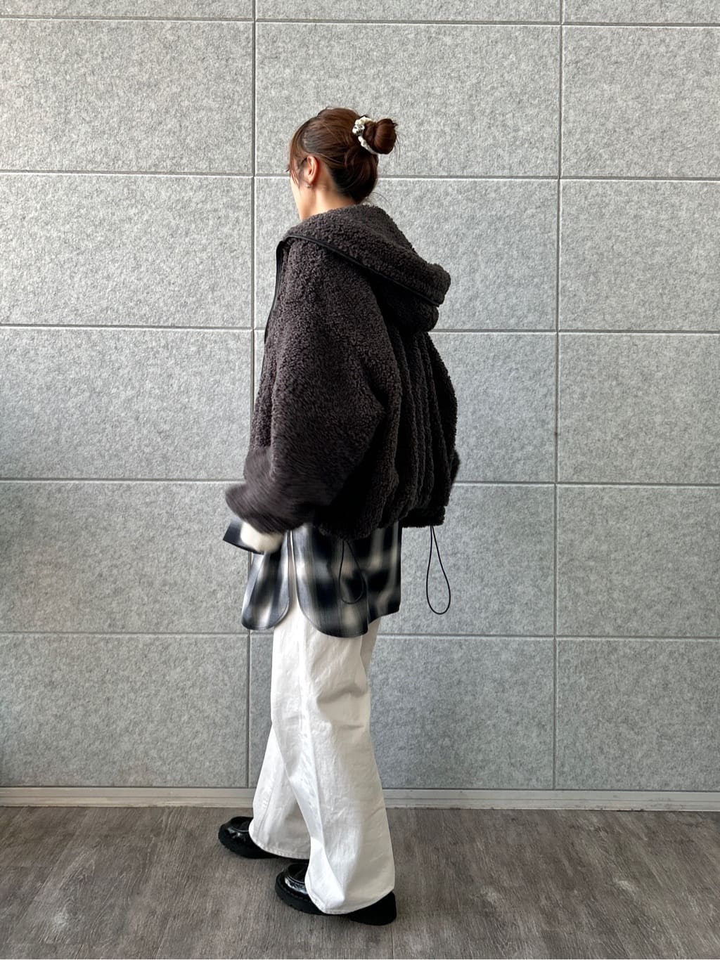 harunaさんの「CODE A｜M cloudy over V pullover」を使ったコーディネート