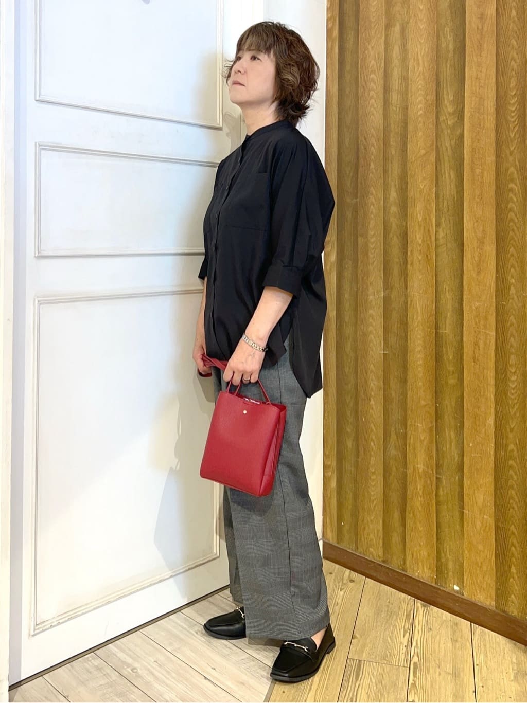 yuriyuriさんの「SHOO･LA･RUE｜【S-LL/洗濯後しわになりにくい】コットン風 前あきドルマンブラウス」を使ったコーディネート